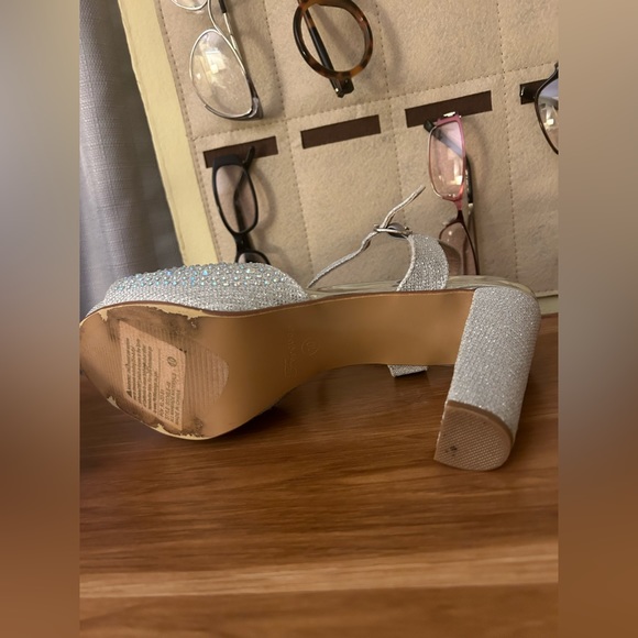 Shoes - Picture 2 of 4